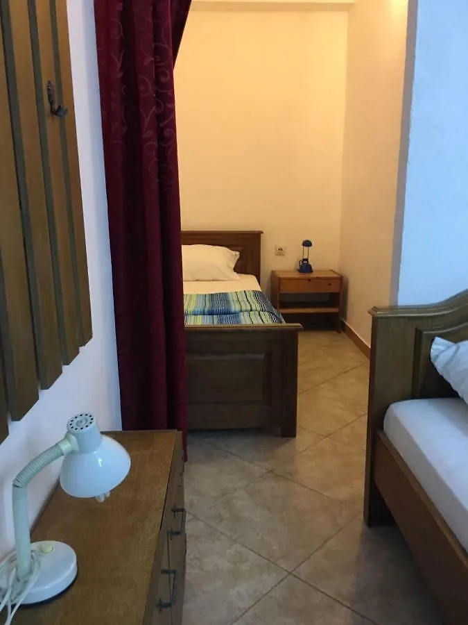 פורץ Apartmani Perla 0*,